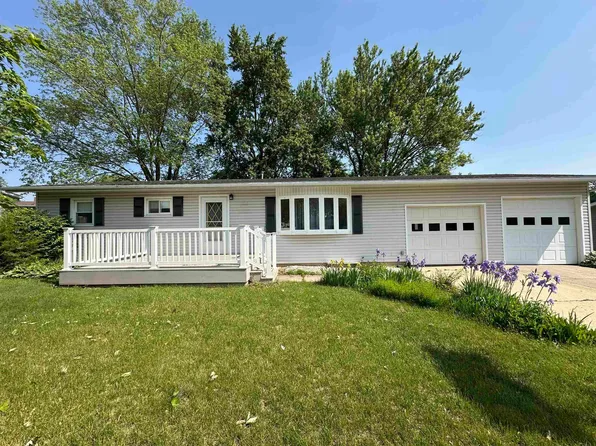 406 Sunrise Blvd, Decorah, IA 52101