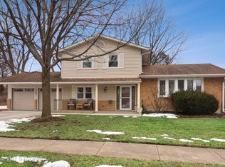 147 S Winston Dr, Palatine, IL 60074