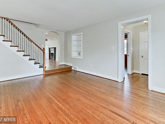 5th image of 121 N Wakefield St