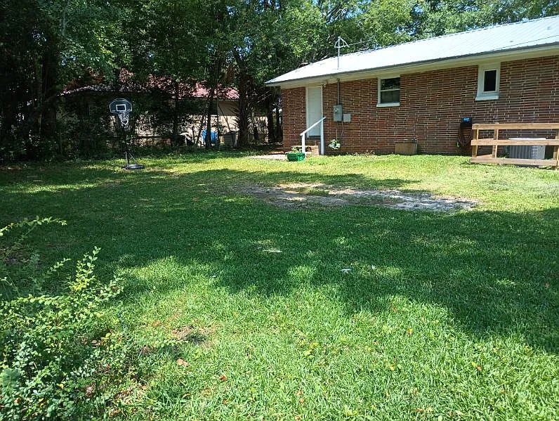 3 bed, 1025 sqft, $1,260 — Photo 2