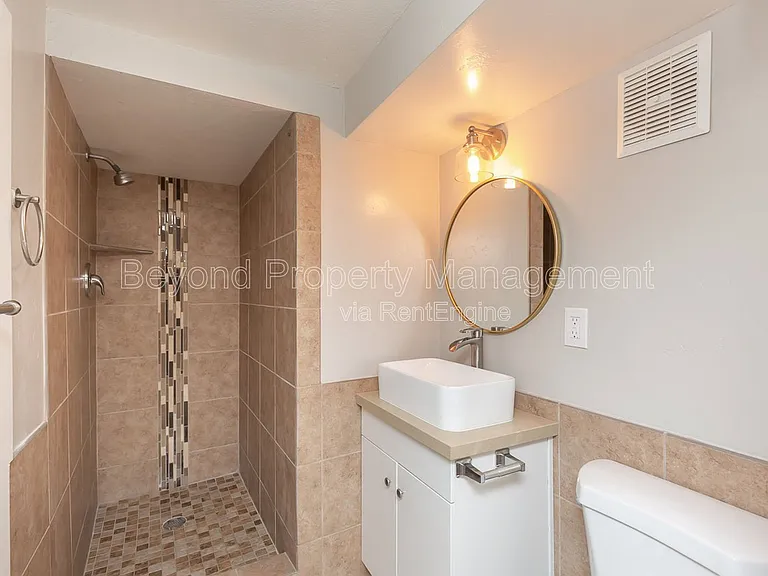 5464 Gilbert Dr — Photo 10