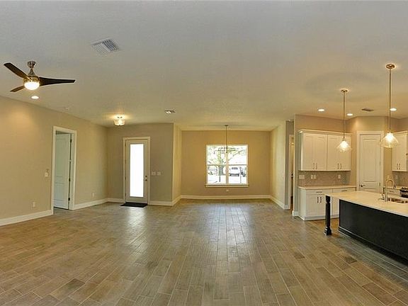 4th image of 104 Hidden Lake Dr