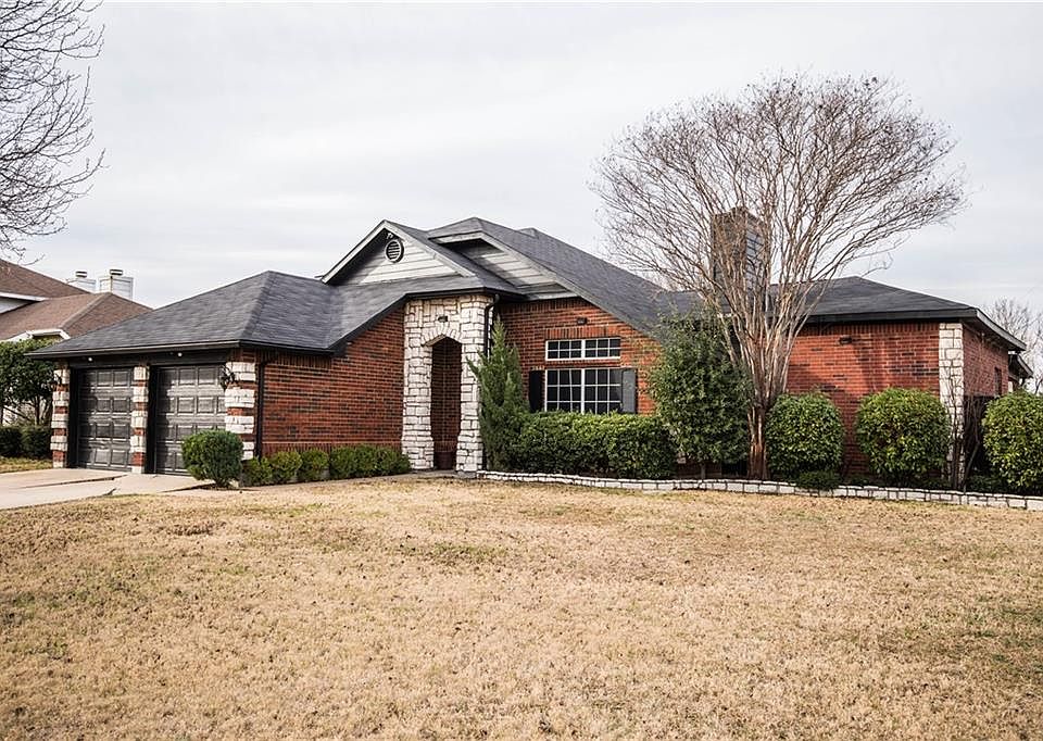 1st image of 810 Hobbs Dr