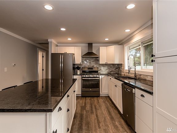4th image of 2026 Ponderosa Dr SE