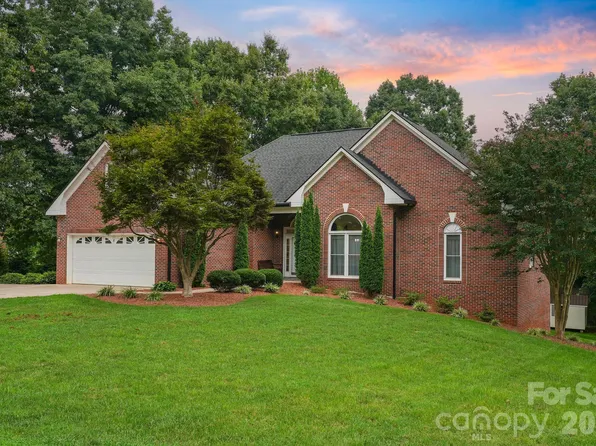 11 Greenway Dr, Granite Falls, NC 28630