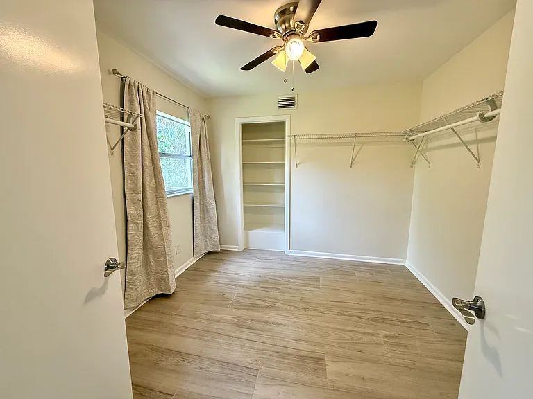 512 Oakhurst St — Photo 9