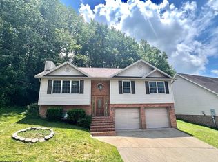 2061 Pinecrest Dr, Morgantown, WV 26505