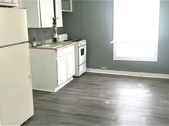 4th image of 318 1/2 Columbia St