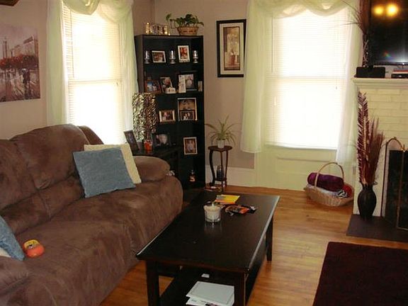 4th image of 400 Elizabeth St