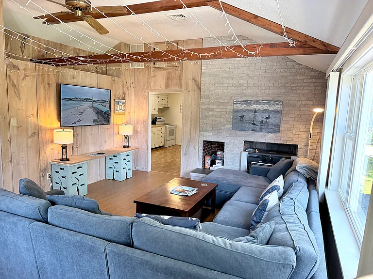 All the comforts and grand window