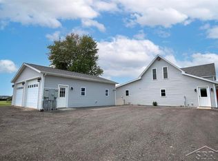 32 E Baker Rd, Hope, MI 48628