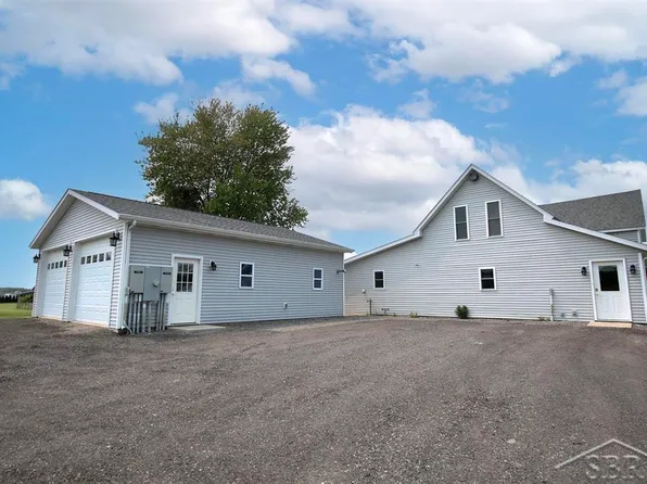 32 E Baker Rd, Hope, MI 48628