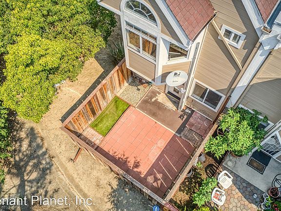 3rd image of 55 Rebecca Ln