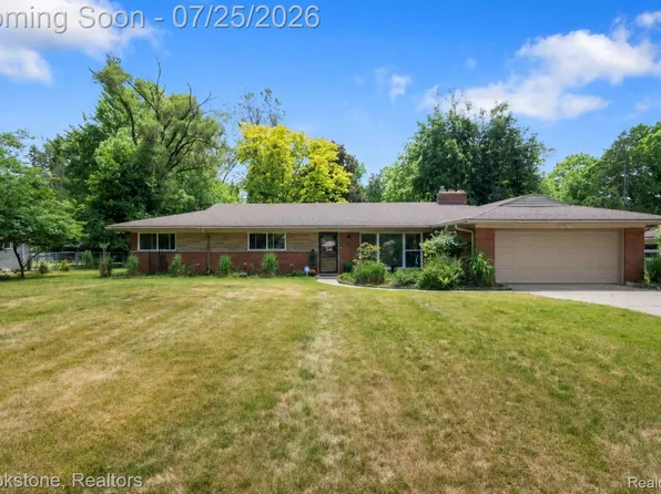 26095 Rangemore St, Southfield, MI 48033