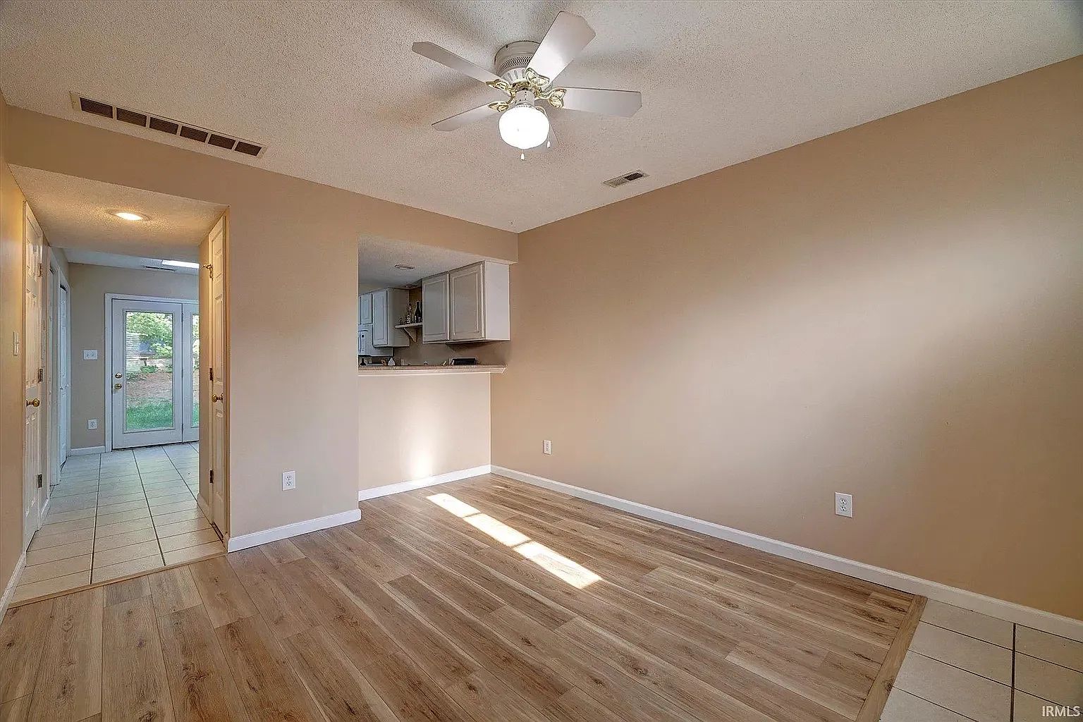 3425 S Oaklawn Cir — Photo 2