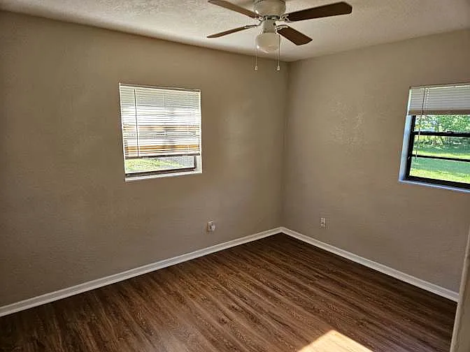 1013 Sunrise Ct — Photo 2