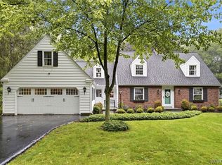 146 Elmhurst Dr, Orchard Park, NY 14127