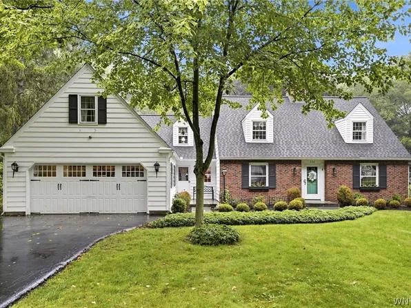 146 Elmhurst Dr, Orchard Park, NY 14127