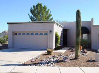720 W Waterview Dr, Green Valley, AZ 85614
