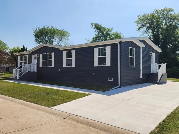 1176 Maple Leaf Ct, Charlotte, MI 48813