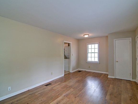 5th image of 162 Scott Dr SE