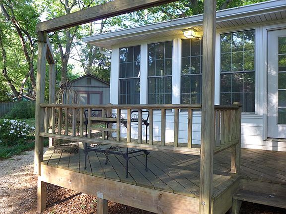 Semi-private sideyard deck