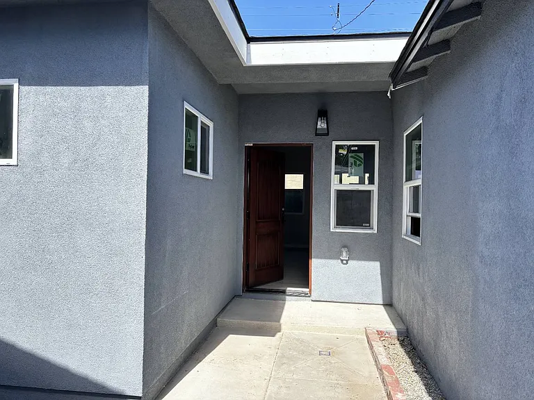 2449 S Graydon Ave — Photo 1