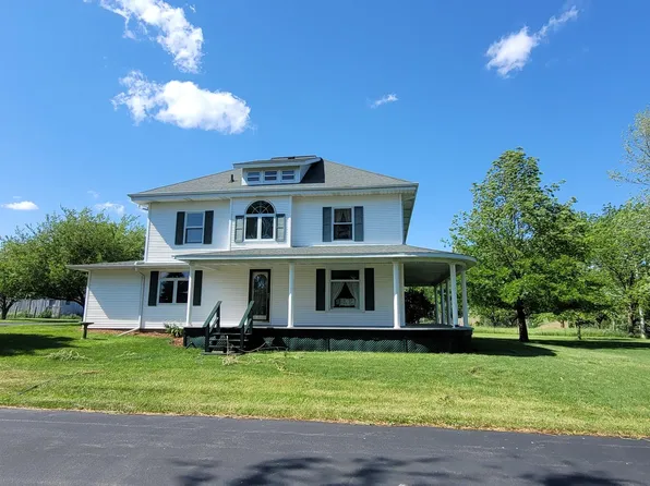 20931 Luther Rd, Sterling, IL 61081