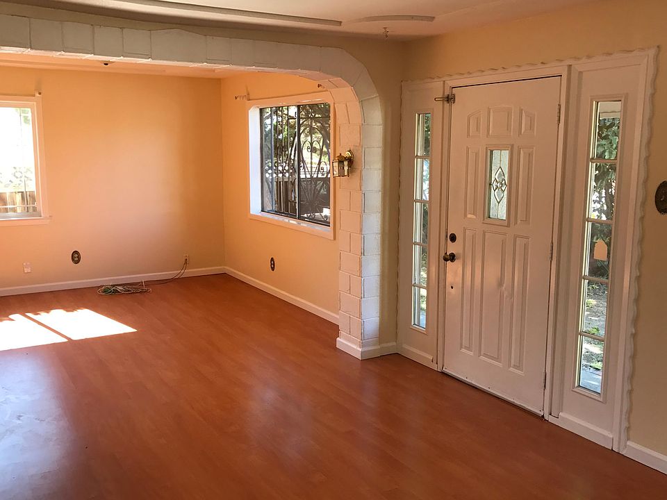 1st image of 3460 E Hills Dr