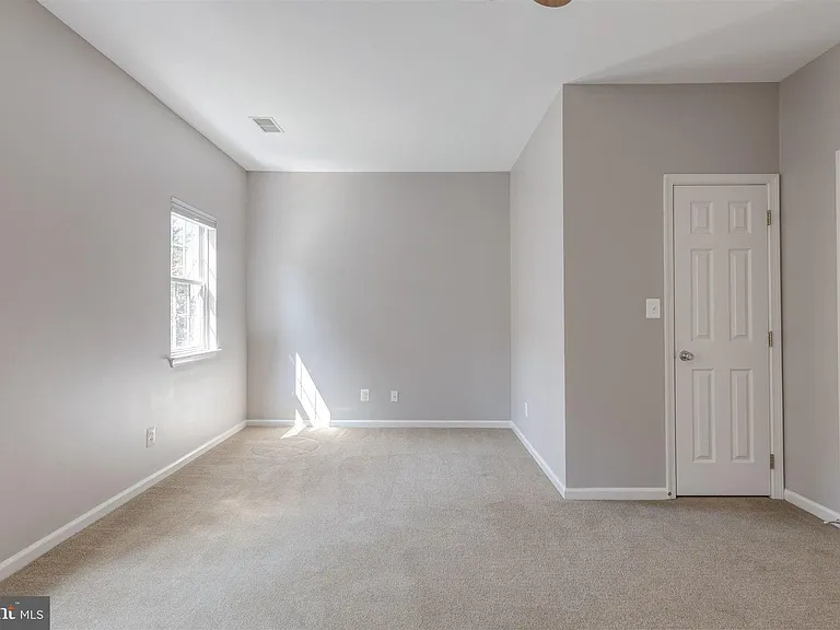 5140 Donovan Dr — Photo 26