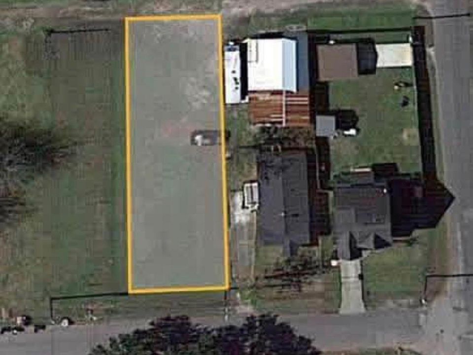 1st image of 2808 Moore Ave