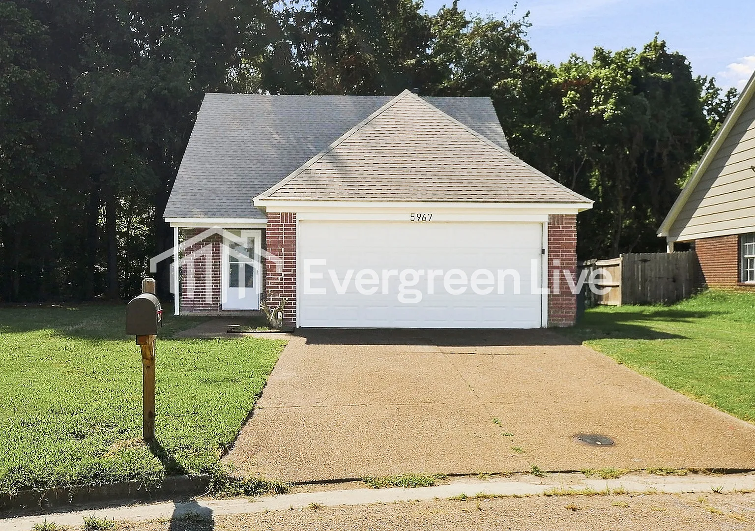 3 bed, 2.0 bath, 1301 sqft, $1,295 — Photo 1
