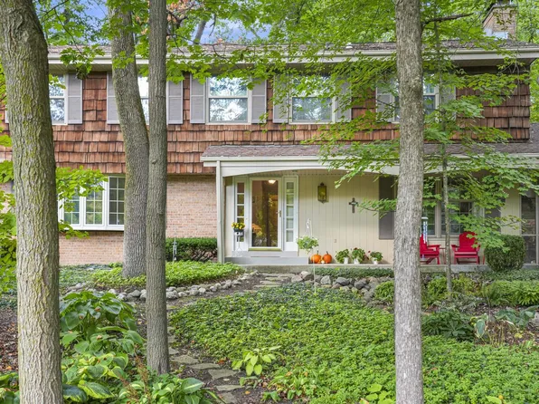 5004 Singing Trees DRIVE, Racine, WI 53406