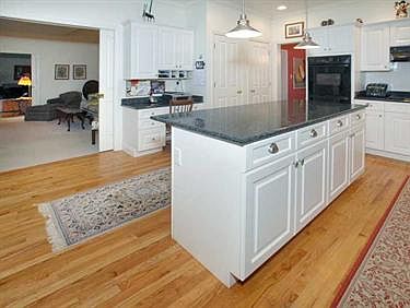 5th image of 124 Woodhaven Dr