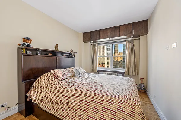 Sold by Triplemint | media 6