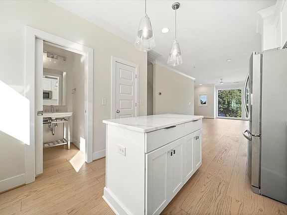 5th image of 712 E Edenton St #102
