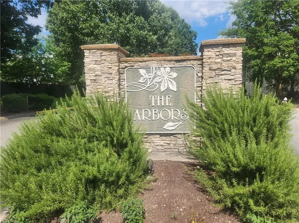 566 Candle Ln APT 103, Newport News, VA 23608