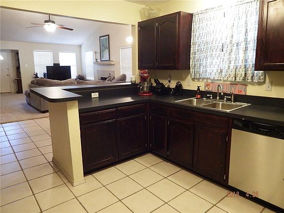5th image of 4214 Meadow Park Dr