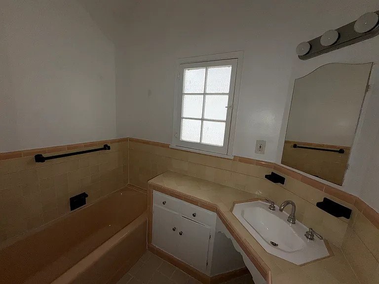 352 S Cloverdale Ave #352 — Photo 16