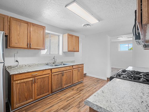3rd image of 22 Placita Dr