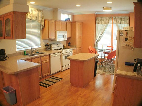 2nd image of 495 Chateau La Salle Dr #495