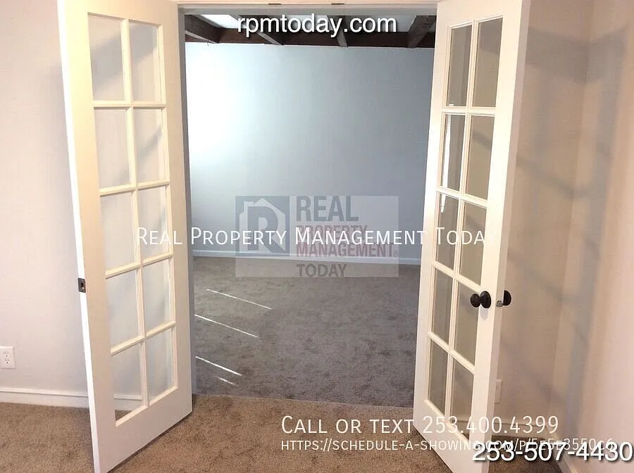 Room Available with Private Entrance! — Photo 3