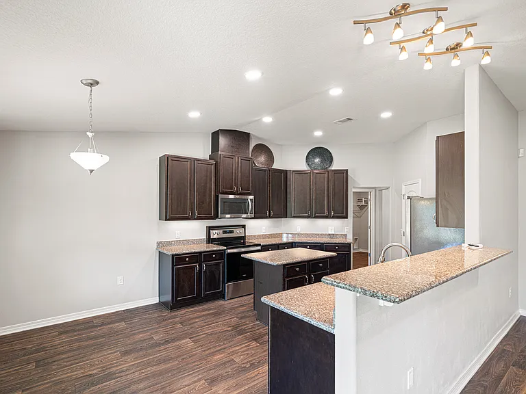 2132 Vizcaya Dr — Photo 18
