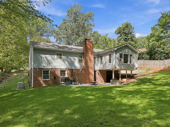 2nd image of 2404 Rockridge Ct
