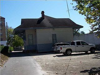 3rd image of 2867 Caledonia St