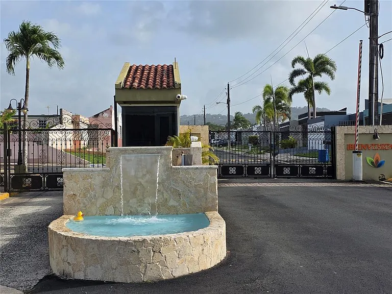 1st Street Estancias Degetau — Photo 11