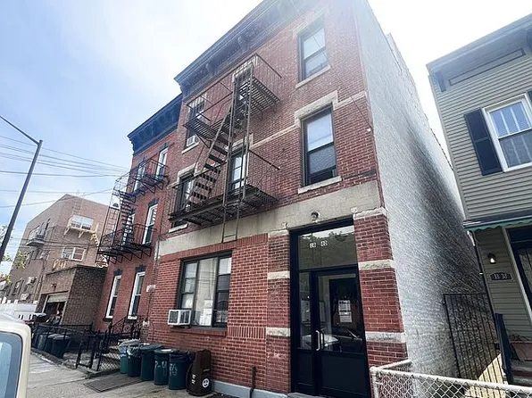 18-40 25th Rd #1, Astoria, NY 11102