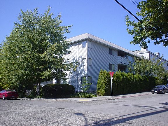2nd image of 816 NE 43rd St APT 209