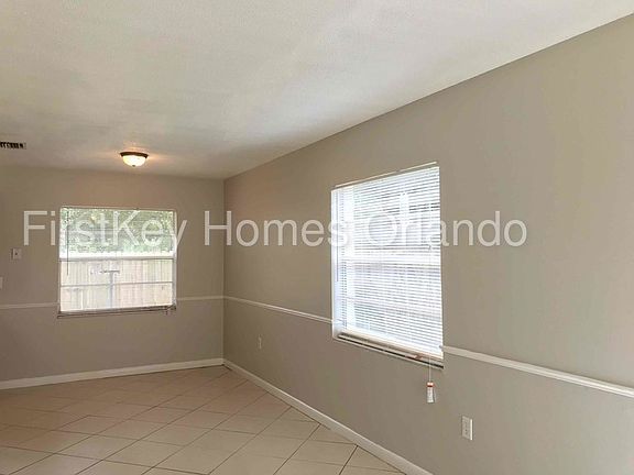 3rd image of 926 N Rossiter St
