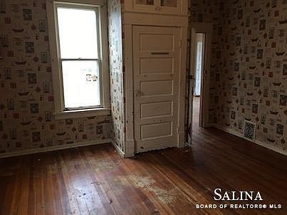 3rd image of 419 Charles St